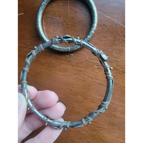 Lot Of 2 Metal Silver Pewter? Bangles With Designs - Picture 3 of 9